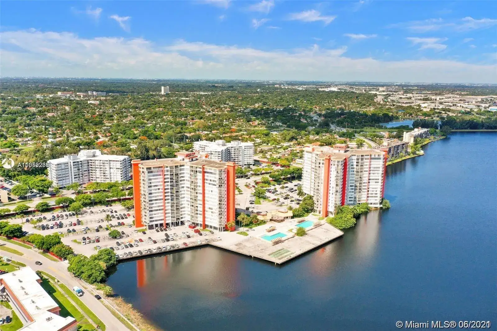 2 bedroom 2 bath Residential for sale at 1351 NE Miami Gardens Dr # 505E, Miami FL 33179