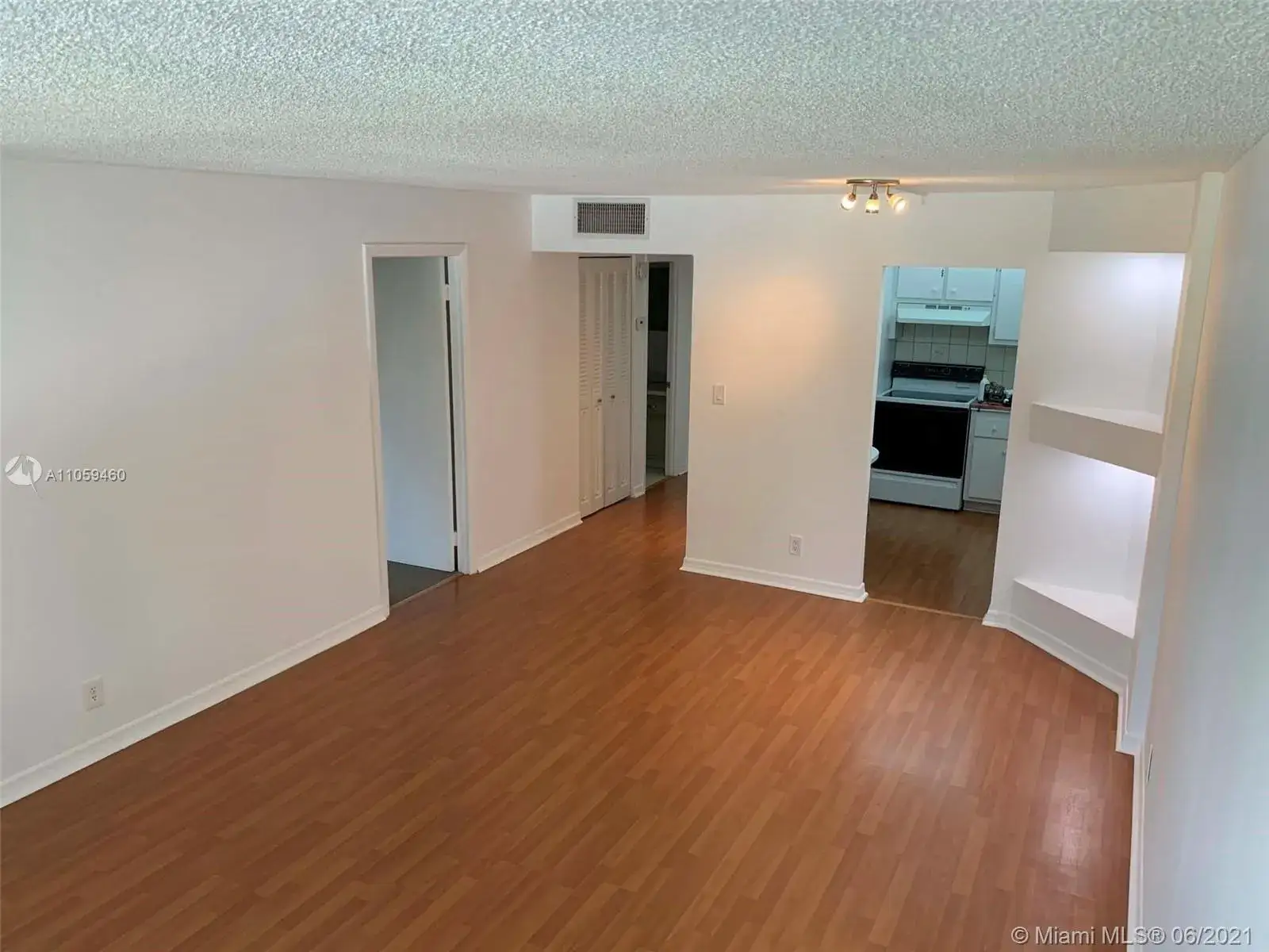 1 bedroom 1 bath Residential for sale at 2771 Taft St # 207, Hollywood FL 33020