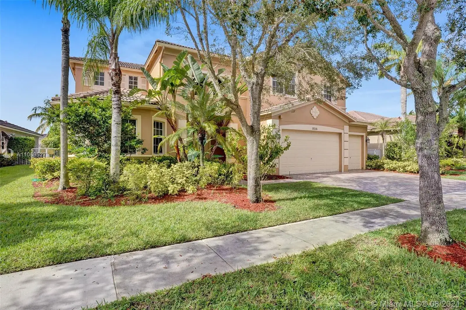 5 bedroom 5 bath Residential for sale at 19506 N Coquina Way, Weston FL 33332