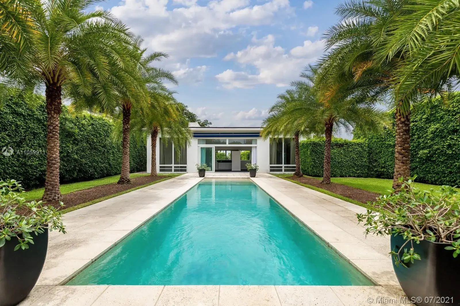 5 bedroom 6 bath Residential for sale at 910 N Venetian dr, Miami Beach FL 33139