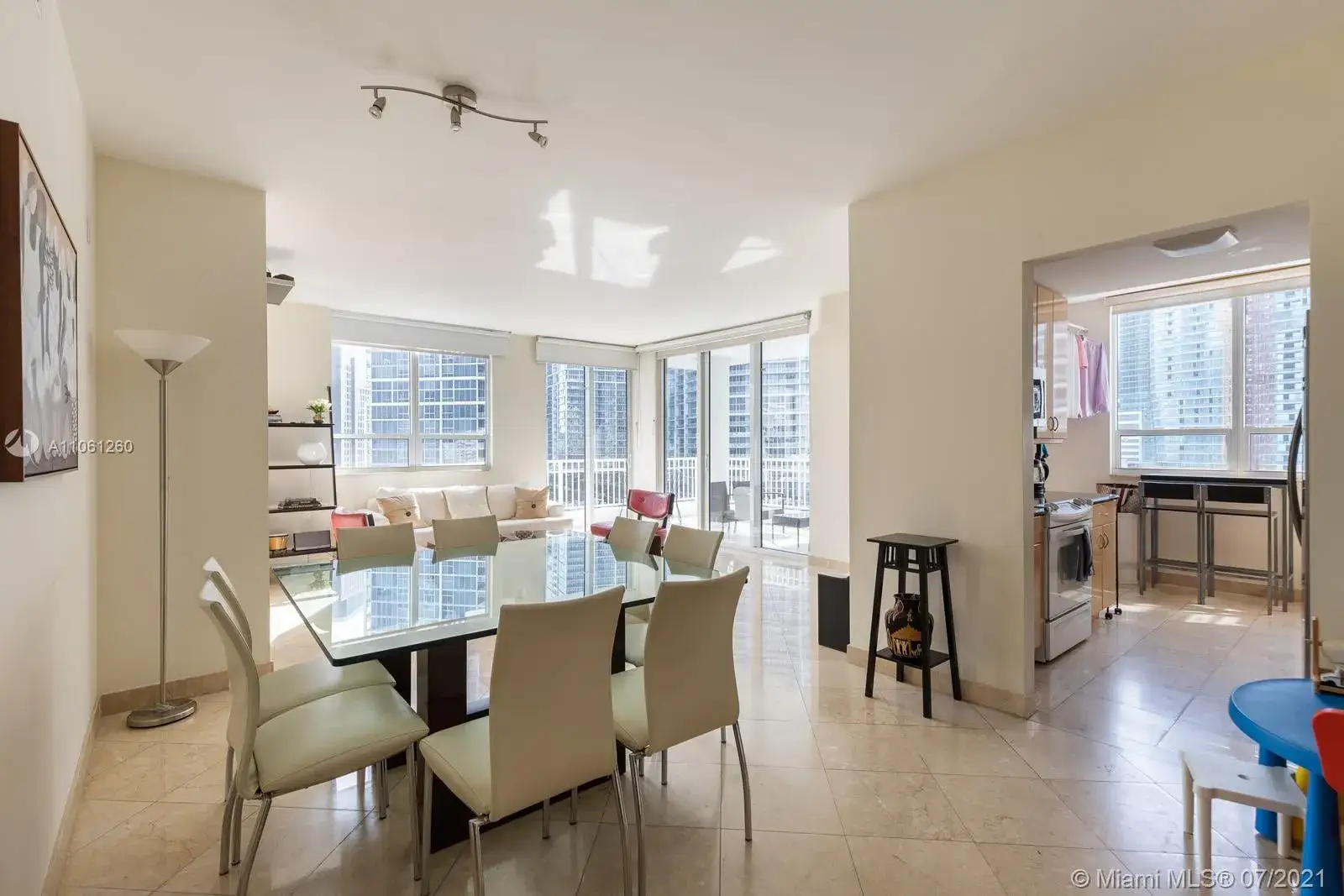2 bedroom 2 bath Residential Lease for rent at 801 Brickell Key Blvd # 2002, Miami FL 33131