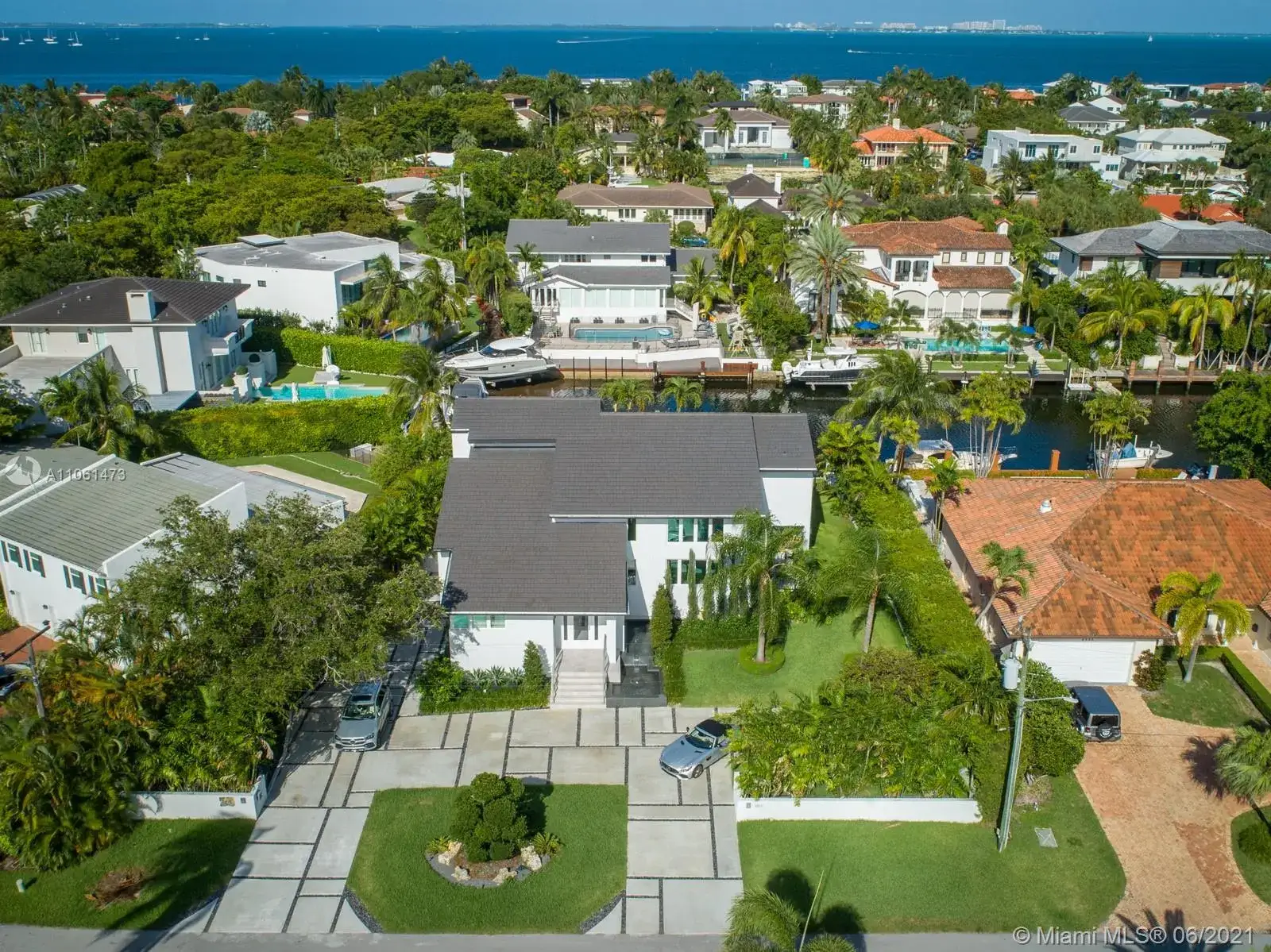 6 bedroom 5 bath Residential for sale at 6819 Sunrise pl, Coral Gables FL 33133