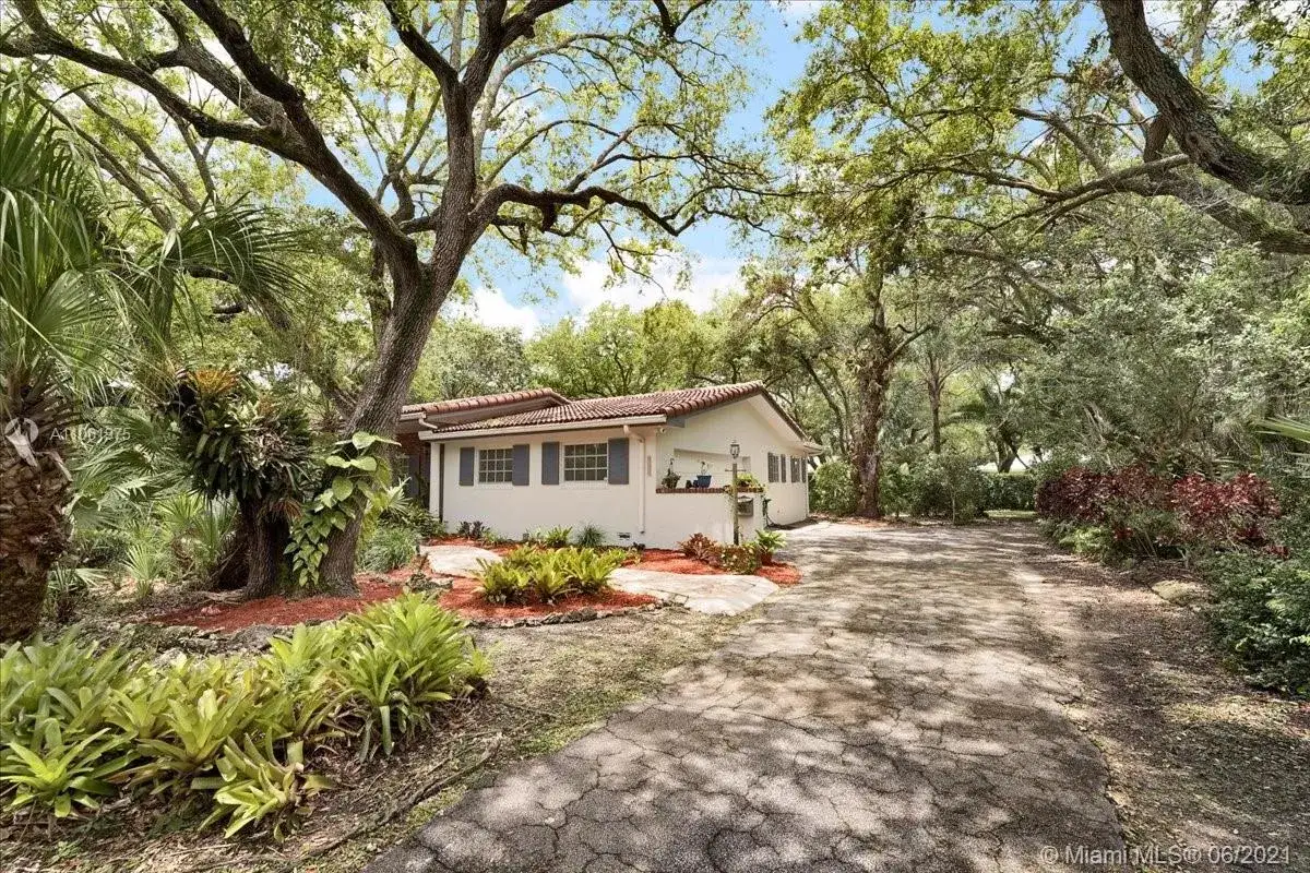 3 bedroom 2 bath Residential for sale at 16520 SW 80th Ave, Palmetto Bay FL 33157