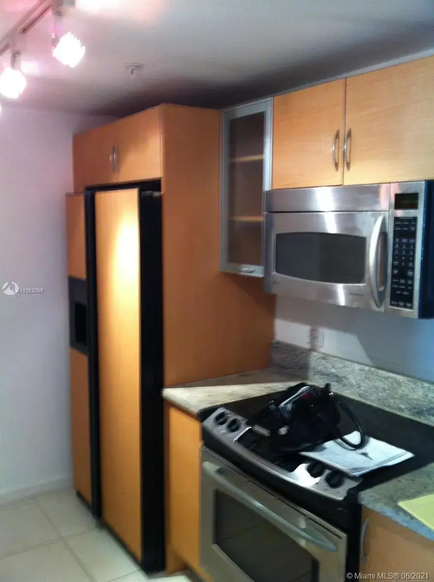 2 bedroom 2 bath Residential Lease for rent at 2775 NE 187th St # 422, Aventura FL 33180