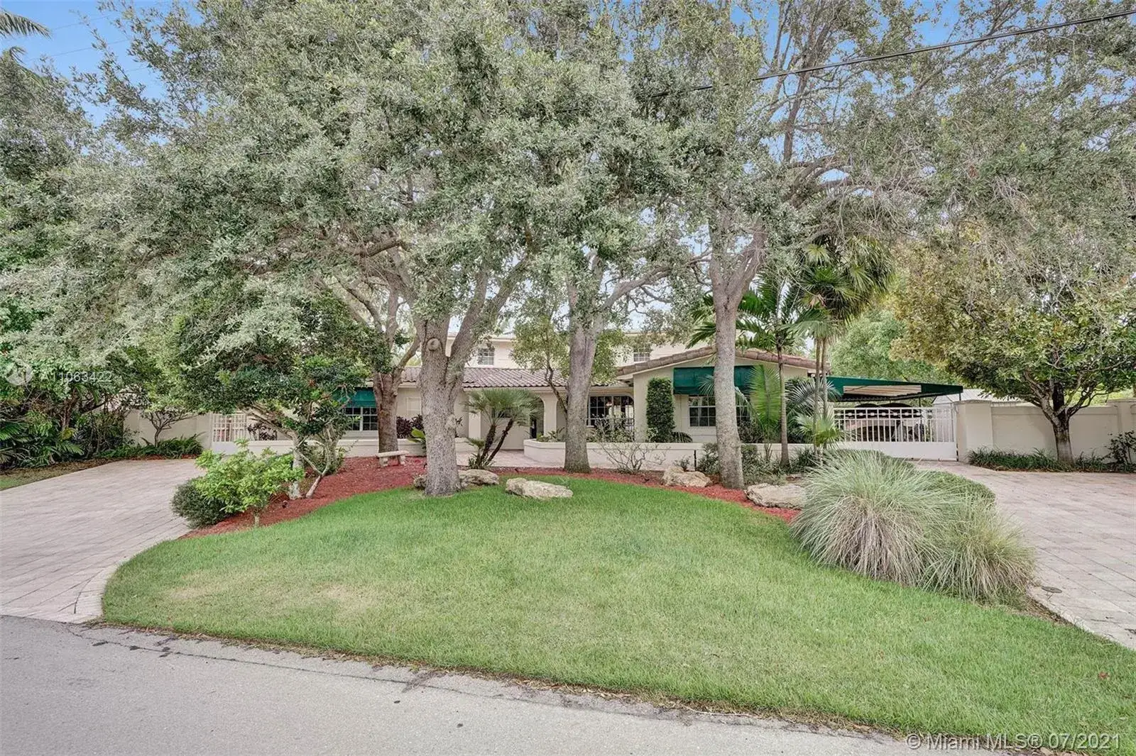 7 bedroom 3 bath Residential for sale at 1809 Coral Gardens Dr, Wilton Manors FL 33306