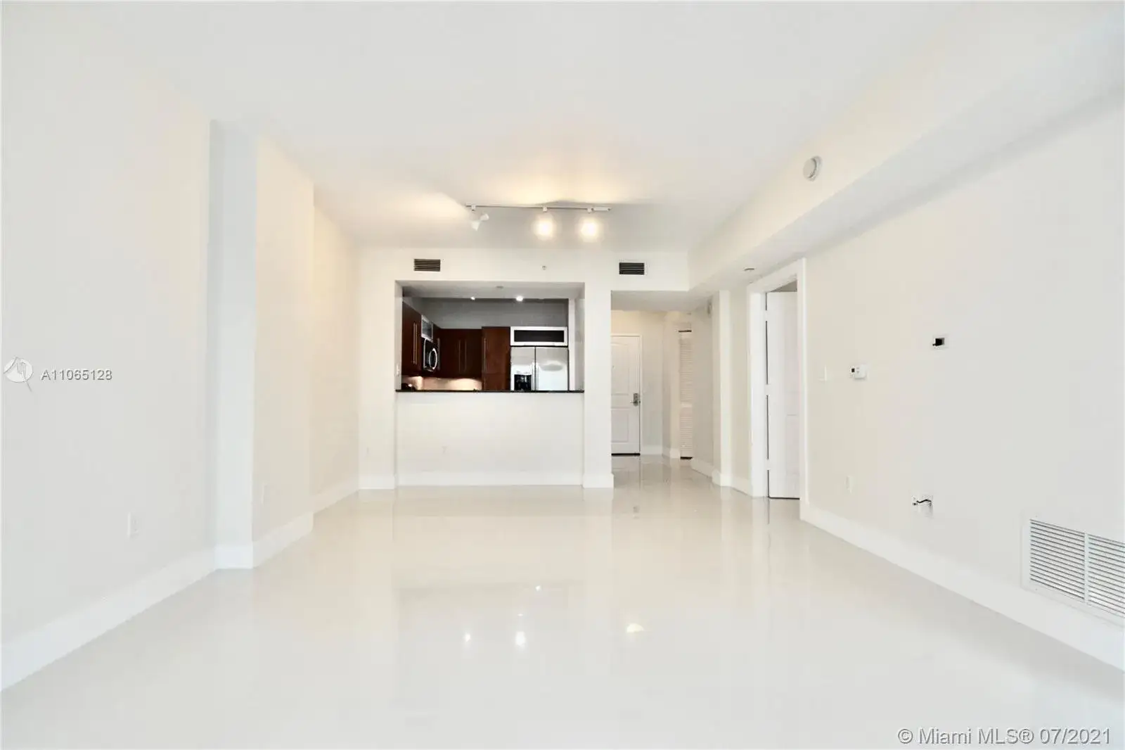 1 bedroom 1 bath Residential Lease for rent at 7350 SW 89th St # 603S, Miami FL 33156
