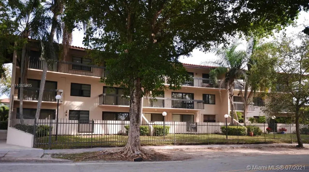 2 bedroom 2 bath Residential for sale at 5201 Orduna Dr # 14, Coral Gables FL 33146