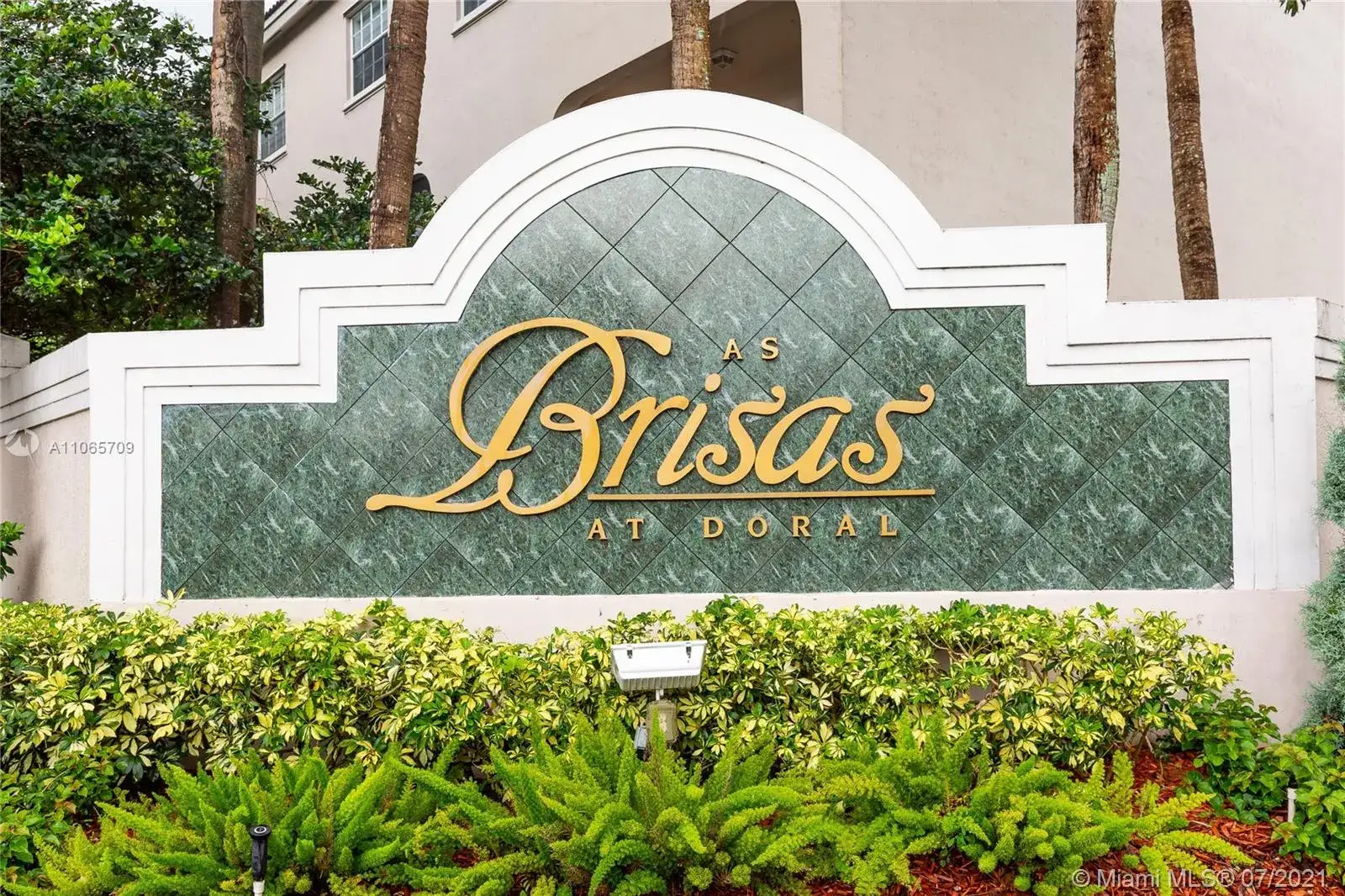 3 bedroom 2 bath Residential for sale at 5660 NW 115th Ct # 105, Doral FL 33178