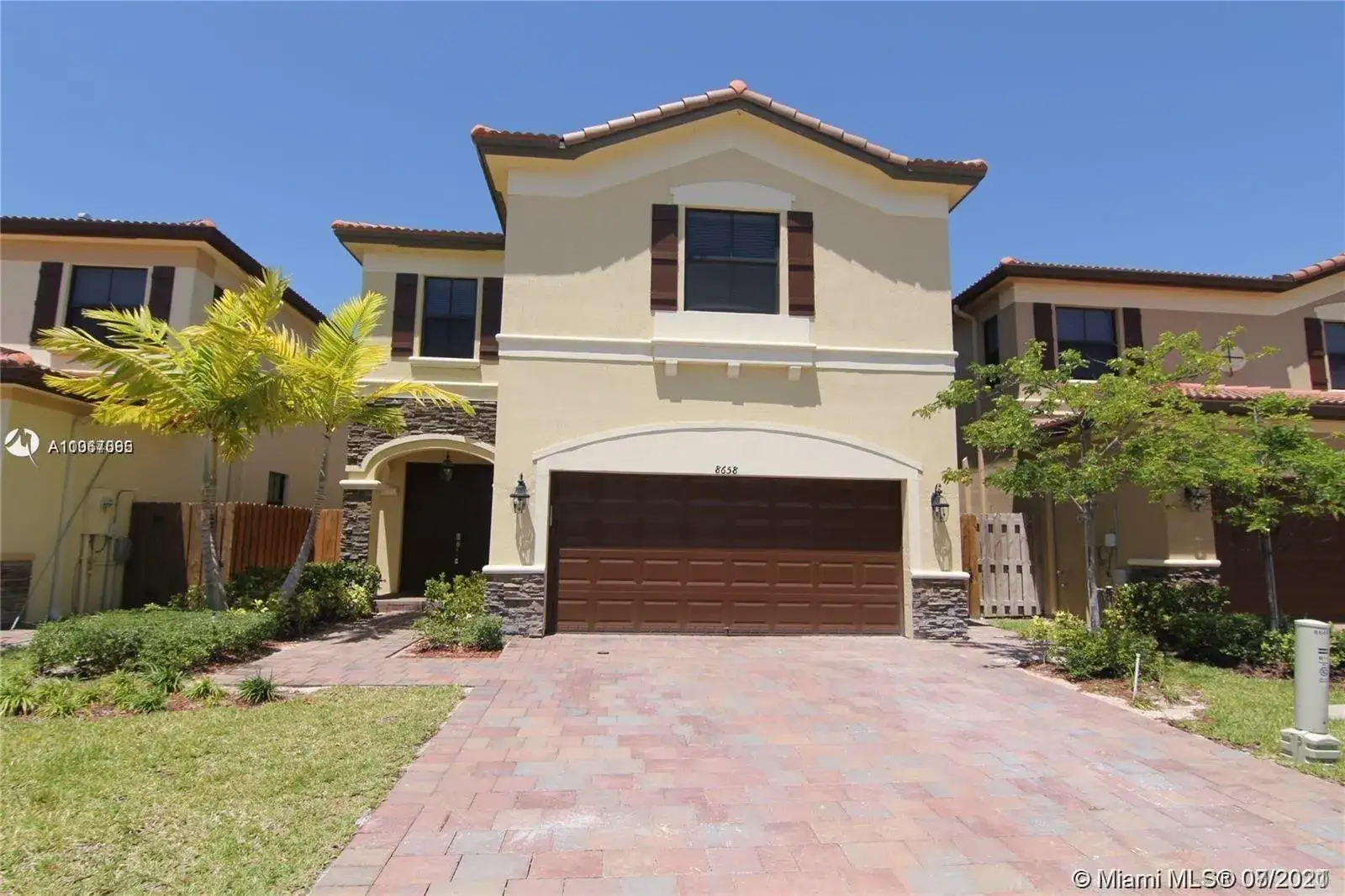 4 bedroom 4 bath Residential for sale at 8658 NW 99th Path, Doral FL 33178