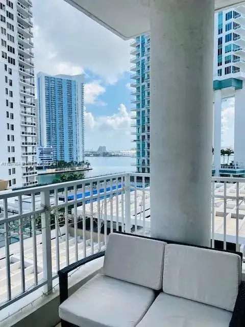 1 bedroom 1 bath Residential for sale at 801 Brickell Key Blvd # 908, Miami FL 33131