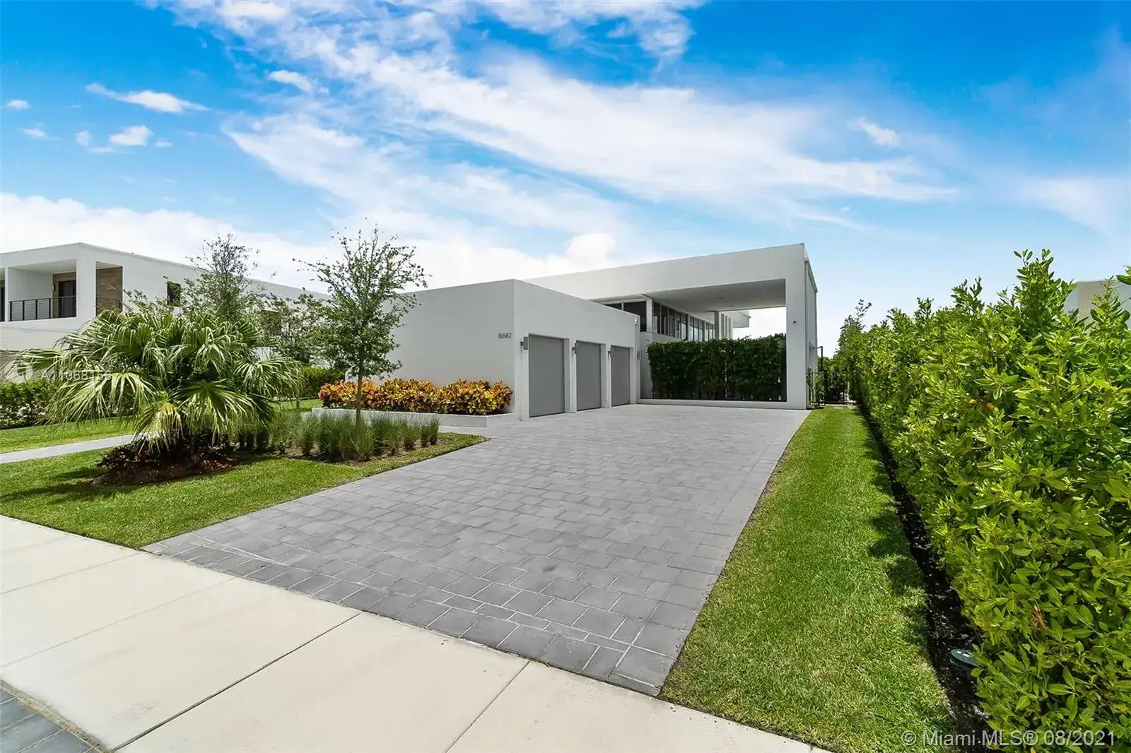 4 bedroom 5 bath Residential for sale at 16582 S Botaniko Dr S, Weston FL 33326