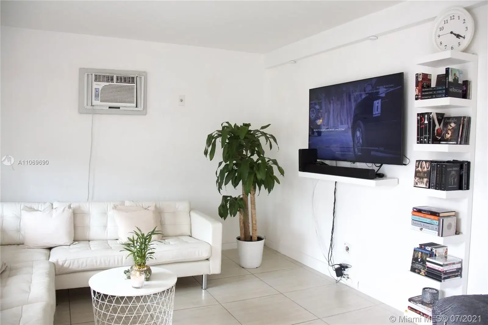 1 bedroom 1 bath Residential Lease for rent at 7400 Harding Ave # 4, Miami Beach FL 33141