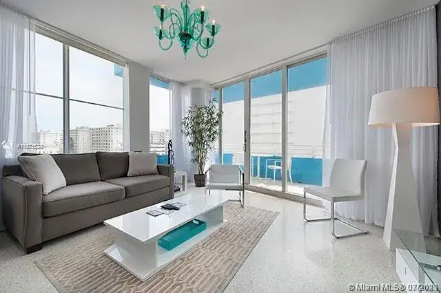 2 bedroom 2 bath Residential Lease for rent at 225 Collins Ave # 6L, Miami Beach FL 33139