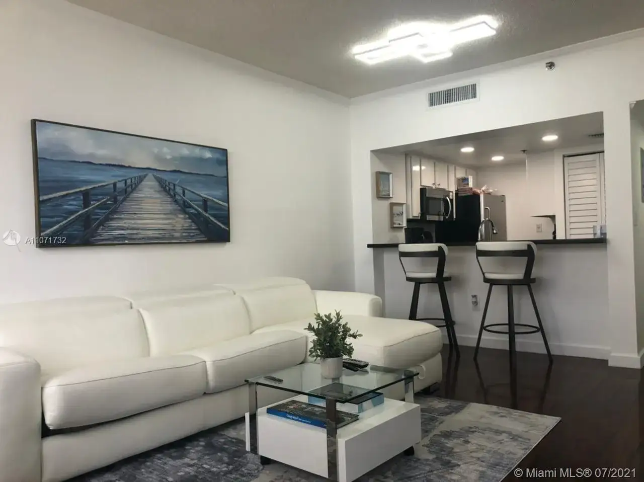 1 bedroom 1 bath Residential Lease for rent at 540 Brickell Key Dr # 1624, Miami FL 33131