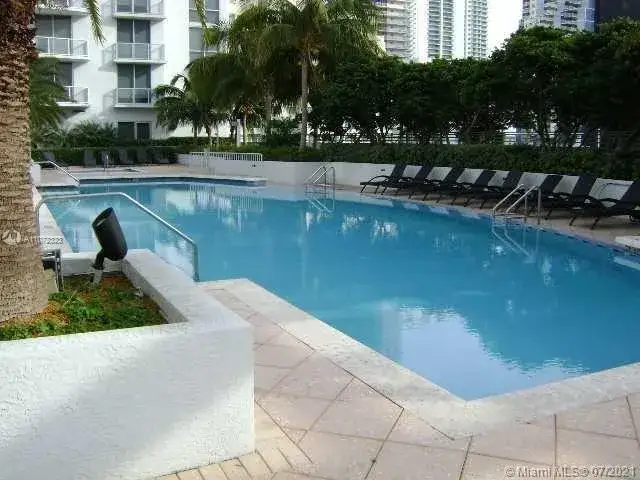 1 bedroom 1 bath Residential Lease for rent at 1060 Brickell Ave # 3805, Miami FL 33131