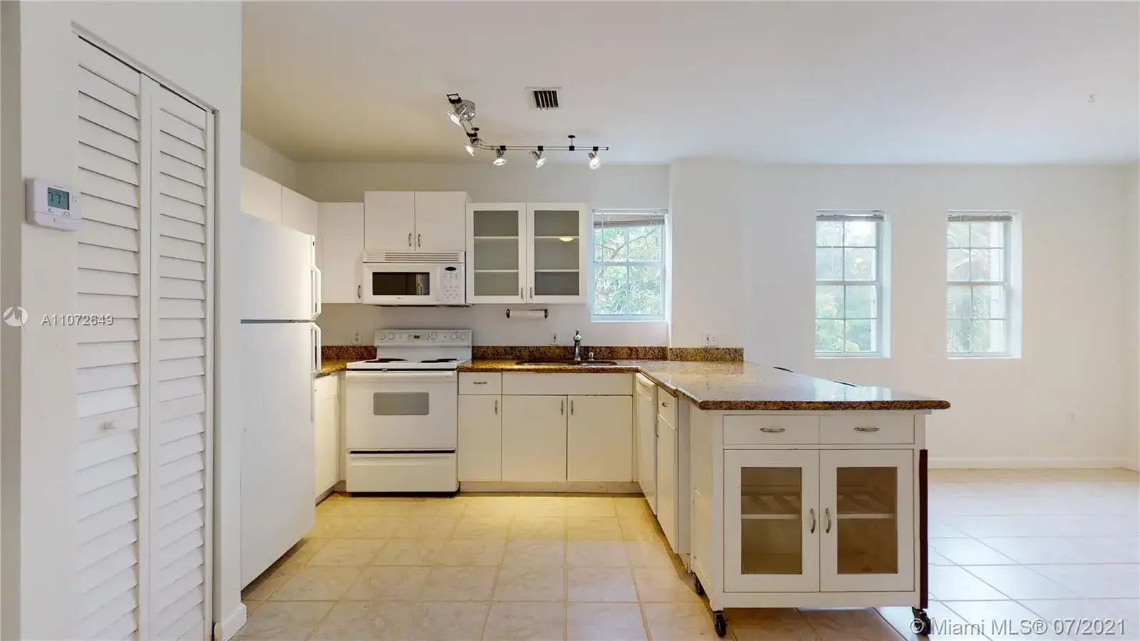1 bedroom 1 bath Residential for sale at 2850 Coconut Ave # 1, Miami FL 33133