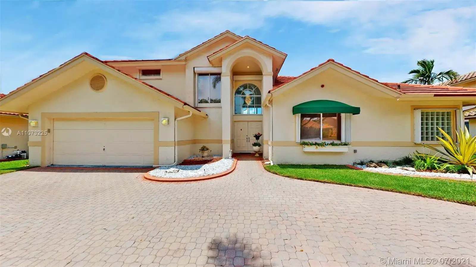 5 bedroom 4 bath Residential for sale at 10261 SW 15th St, Pembroke Pines FL 33025