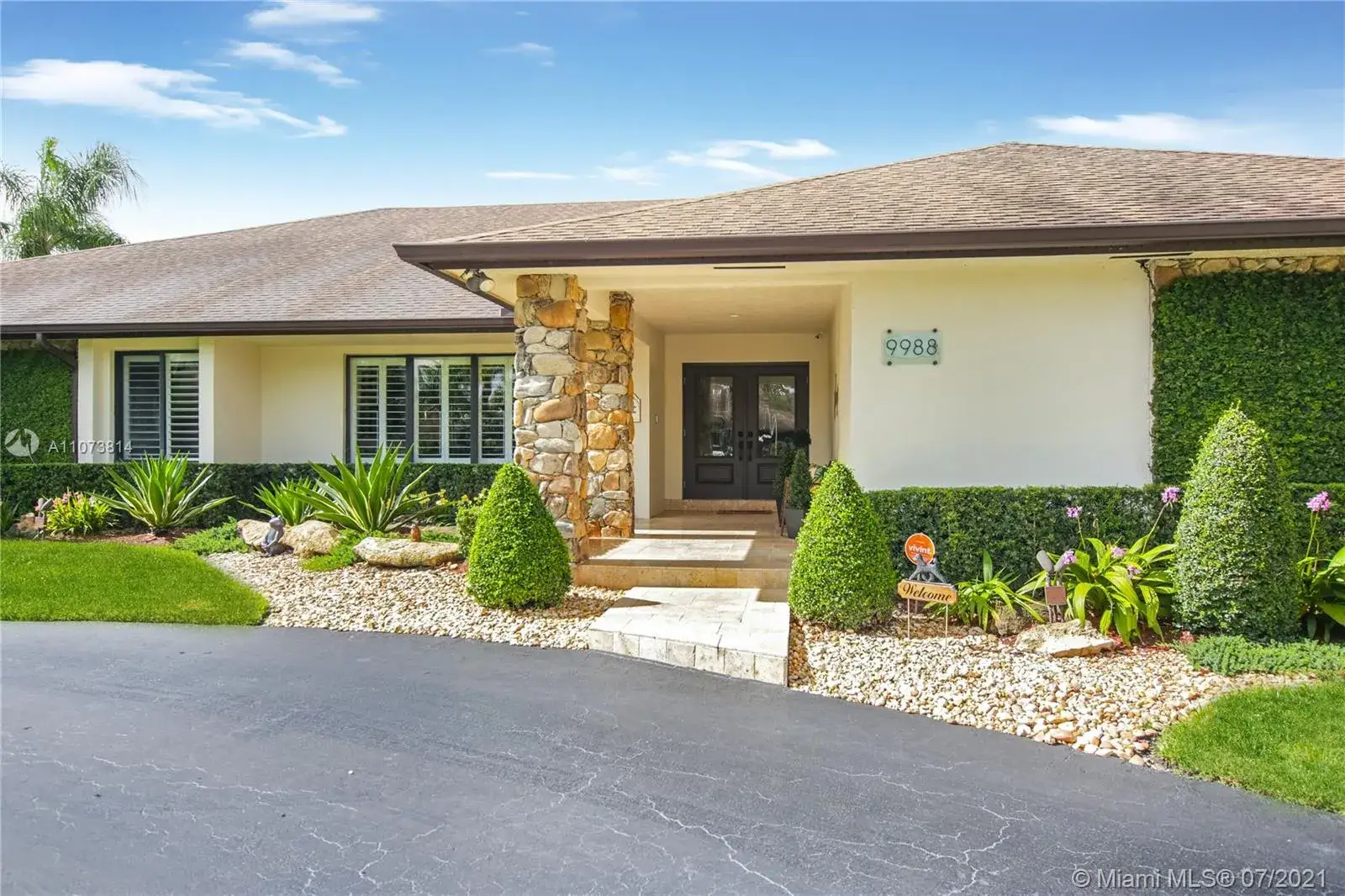 5 bedroom 3 bath Residential for sale at 9988 SW 126th Ter, Miami FL 33176