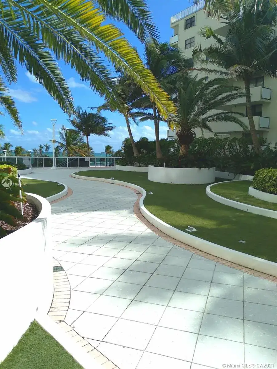 1 bath Residential Lease for rent at 100 Lincoln Rd # 1607, Miami Beach FL 33139