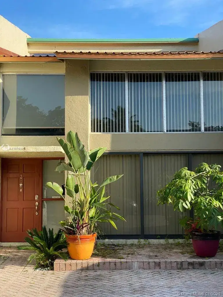 3 bedroom 2 bath Residential for sale at 741 E Coco Plum Cir # 2, Plantation FL 33324