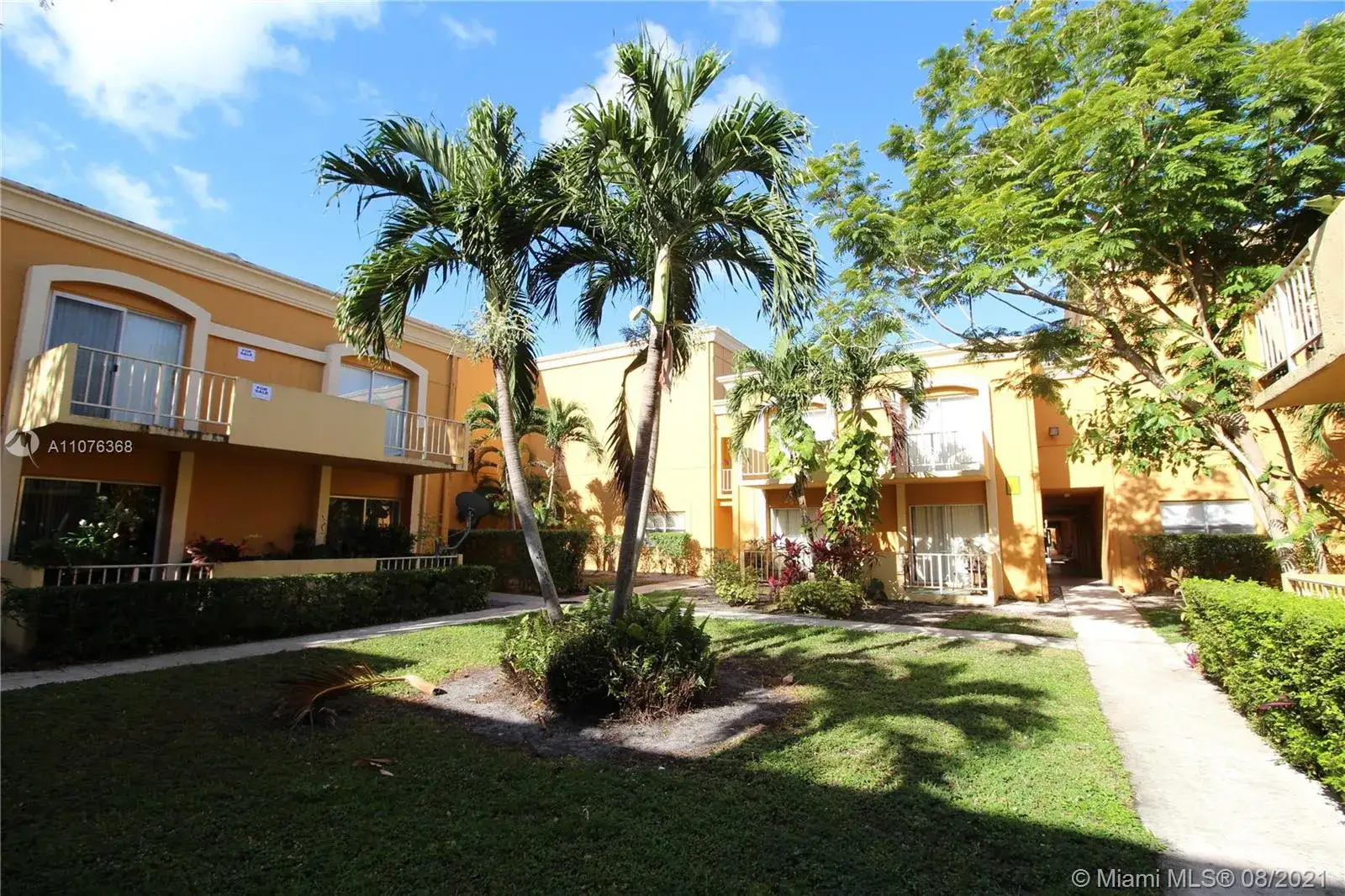 2 bedroom 2 bath Residential for sale at 18111 NW 68th Ave # G102, Hialeah FL 33015