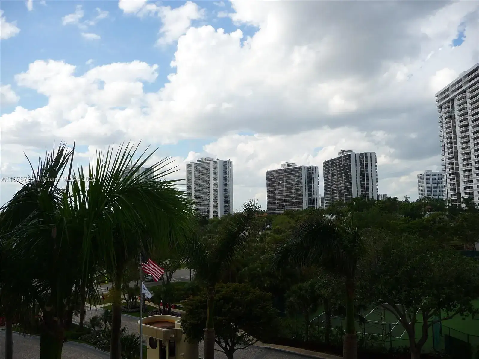 3 bedroom 2 bath Residential for sale at 20185 E Country Club Dr # 407, Aventura FL 33180