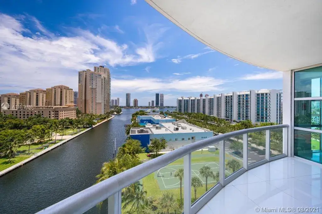 3 bedroom 2 bath Residential Lease for rent at 3131 NE 188th St # 902, Aventura FL 33180