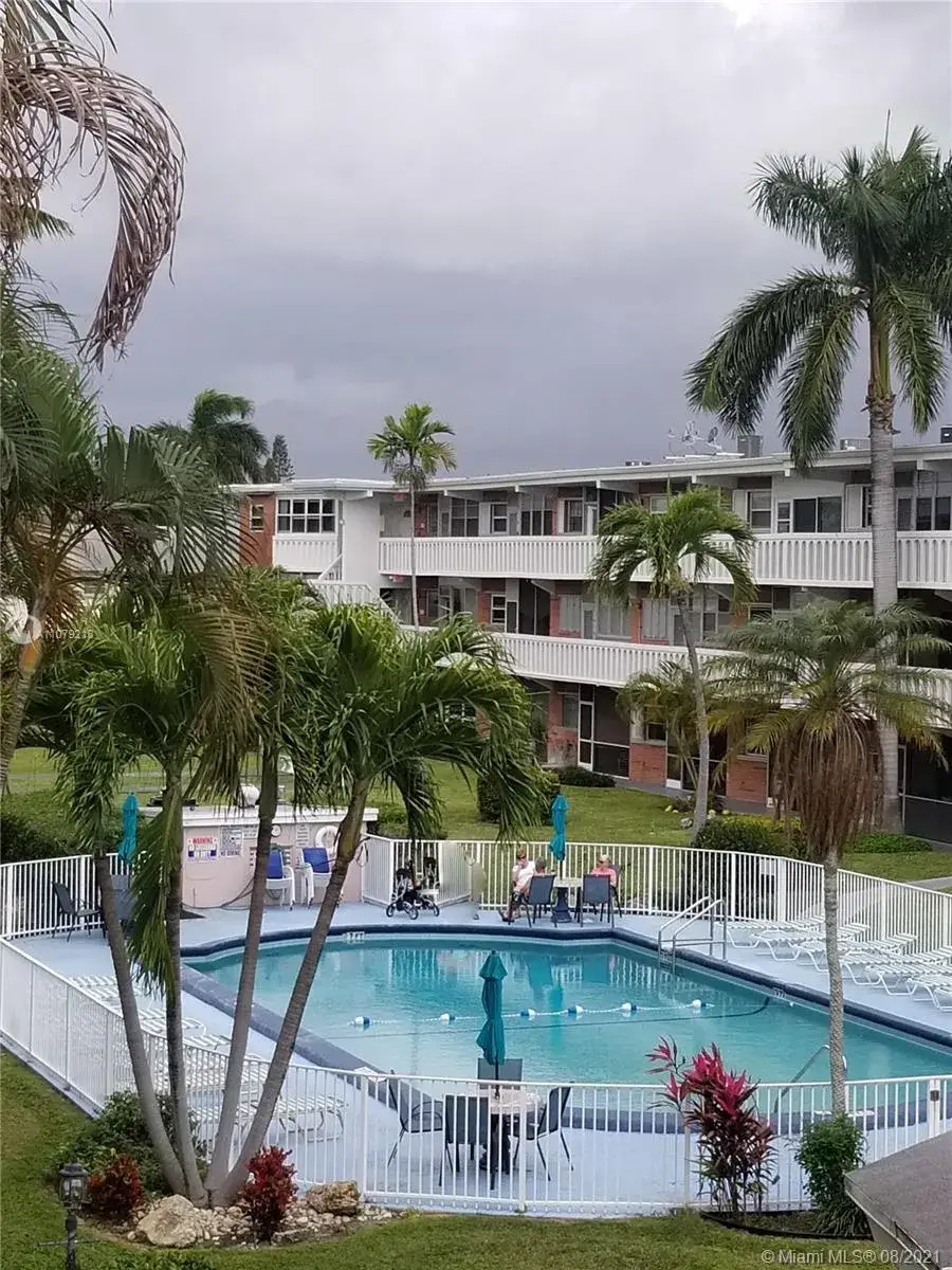 1 bedroom 1 bath Residential Lease for rent at 141 NE 10th Ave # 22C, Hallandale Beach FL 33009