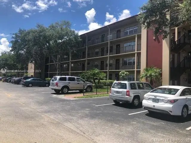 1 bedroom 1 bath Residential for sale at 13455 SW 9th Ct # 111J, Pembroke Pines FL 33027