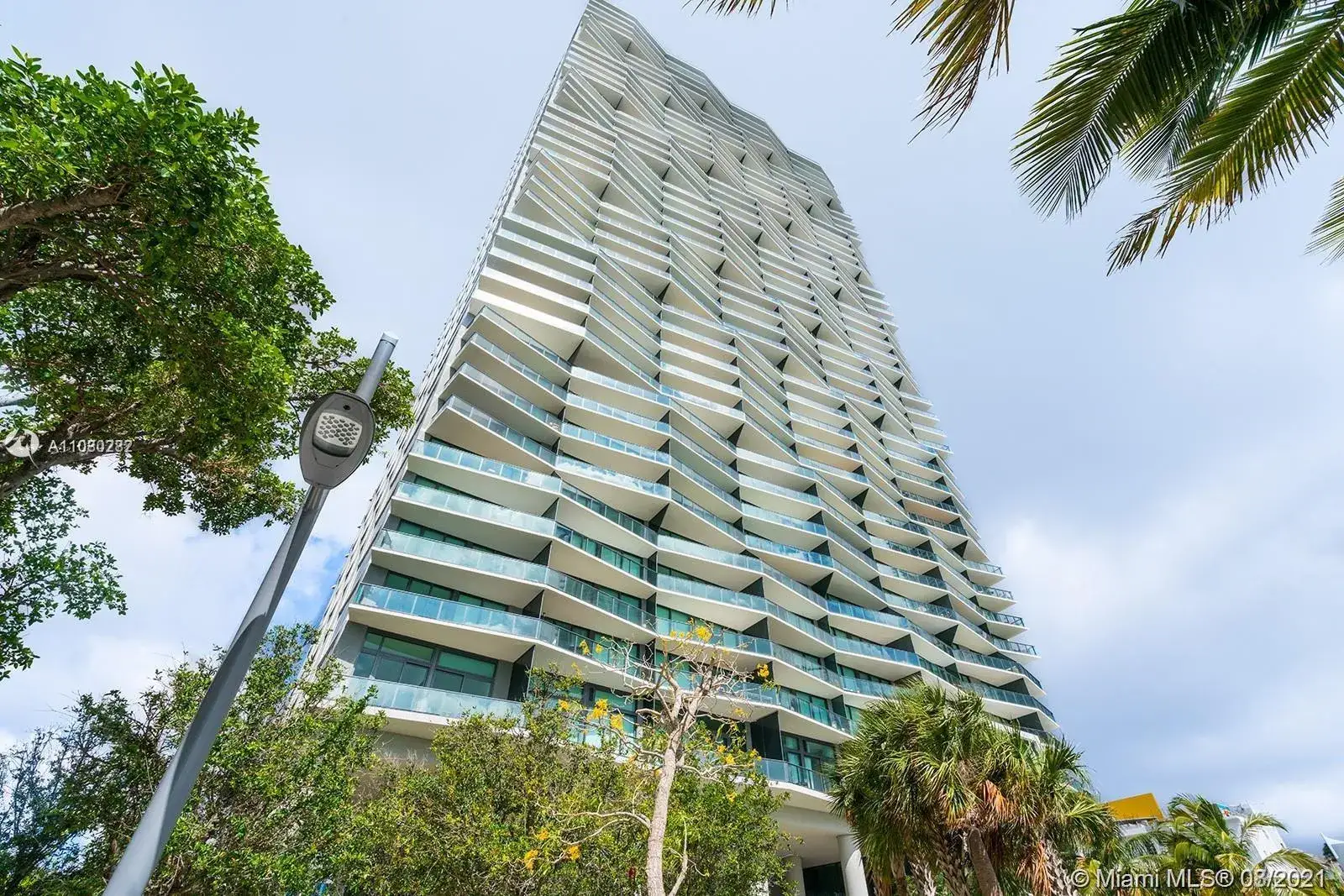 2 bedroom 2 bath Residential for sale at 460 NE 28th St # 1403, Miami FL 33137