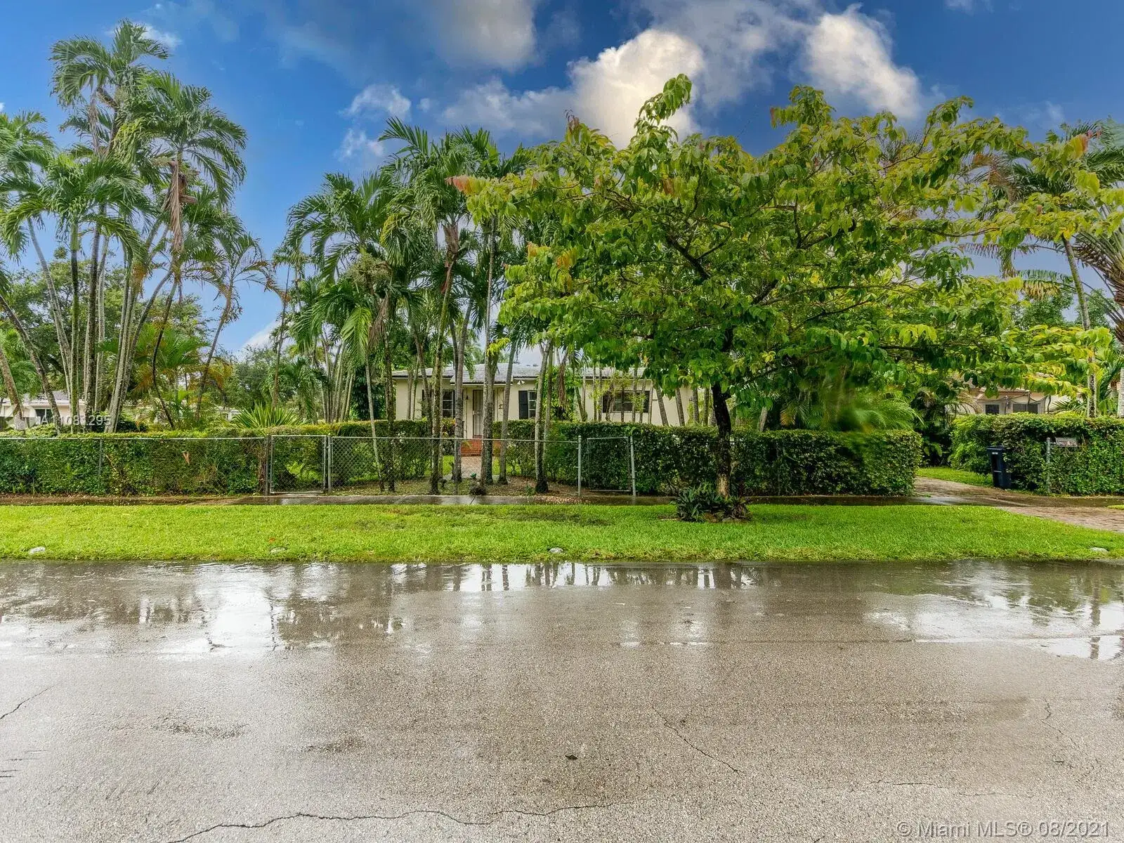 4 bedroom 3 bath Residential for sale at 380 Morningside Dr, Miami Springs FL 33166
