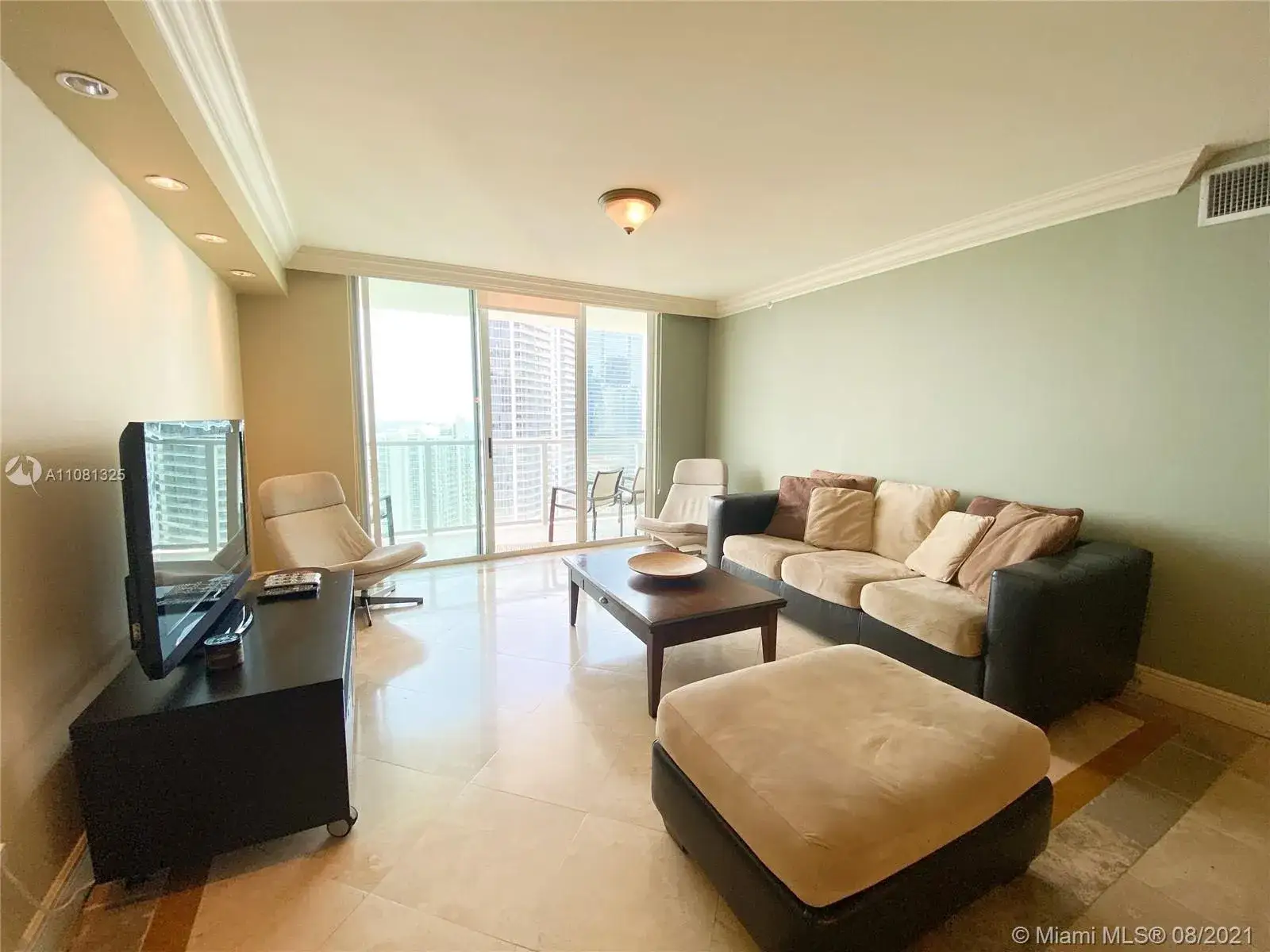 2 bedroom 2 bath Residential Lease for rent at 1155 Brickell Bay Dr # 3303, Miami FL 33131