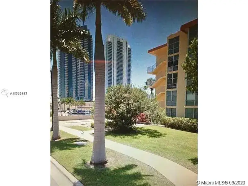 1 bedroom 1 bath Residential for sale at 200 172nd St # 404, Sunny Isles Beach FL 33160