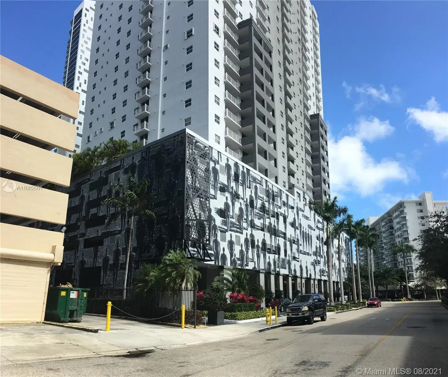 1 bedroom 1 bath Residential Lease for rent at 185 SE 14th Ter # 909, Miami FL 33131