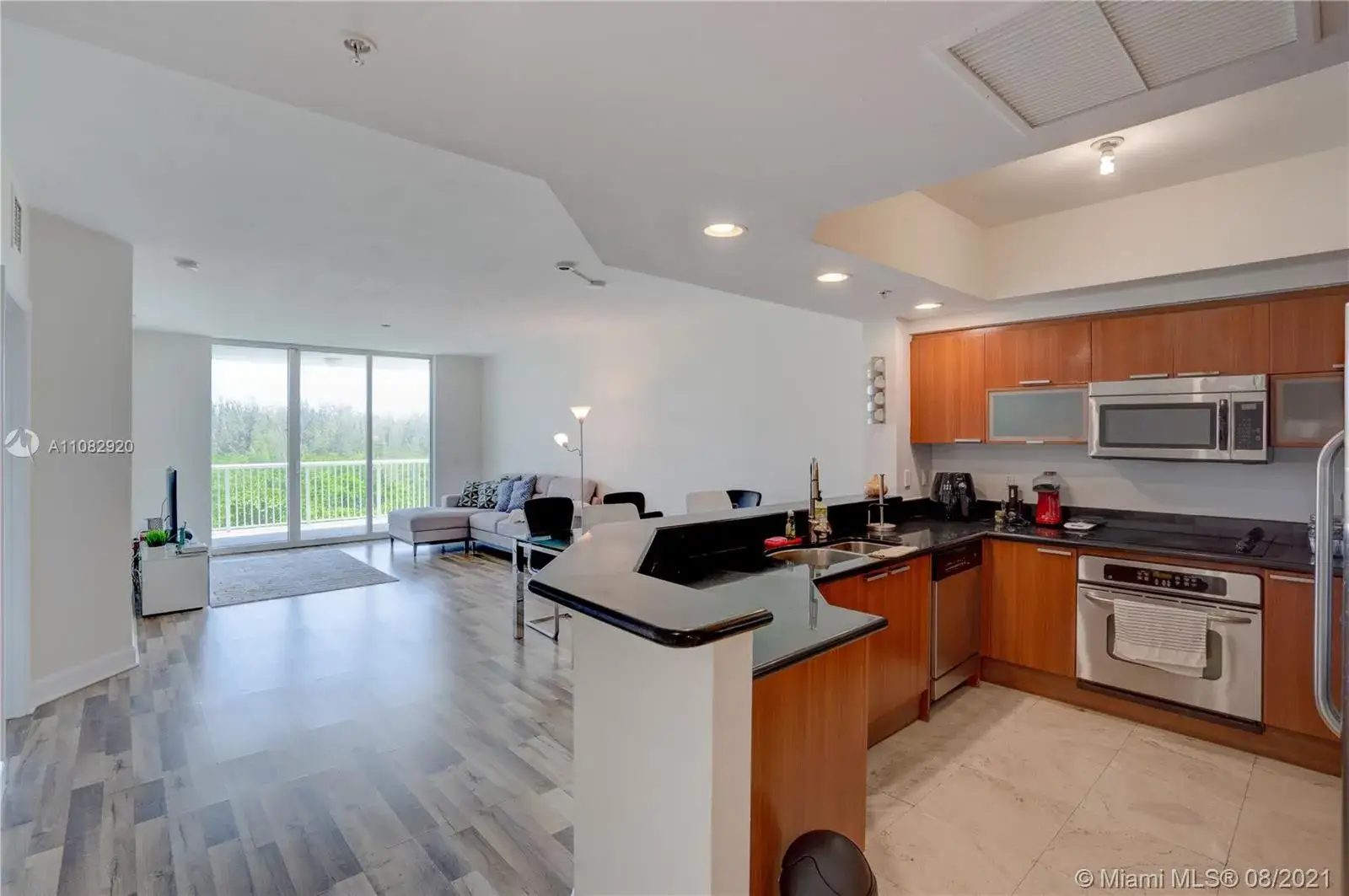 3 bedroom 3 bath Residential for sale at 15051 Royal Oaks Ln # 503, North Miami FL 33181