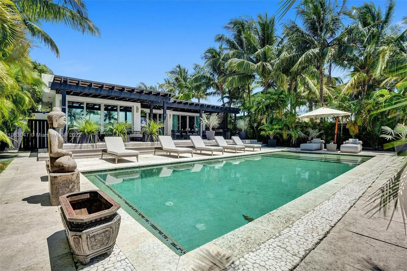 4 bedroom 4 bath Residential for sale at 970 S Shore Dr, Miami Beach FL 33141