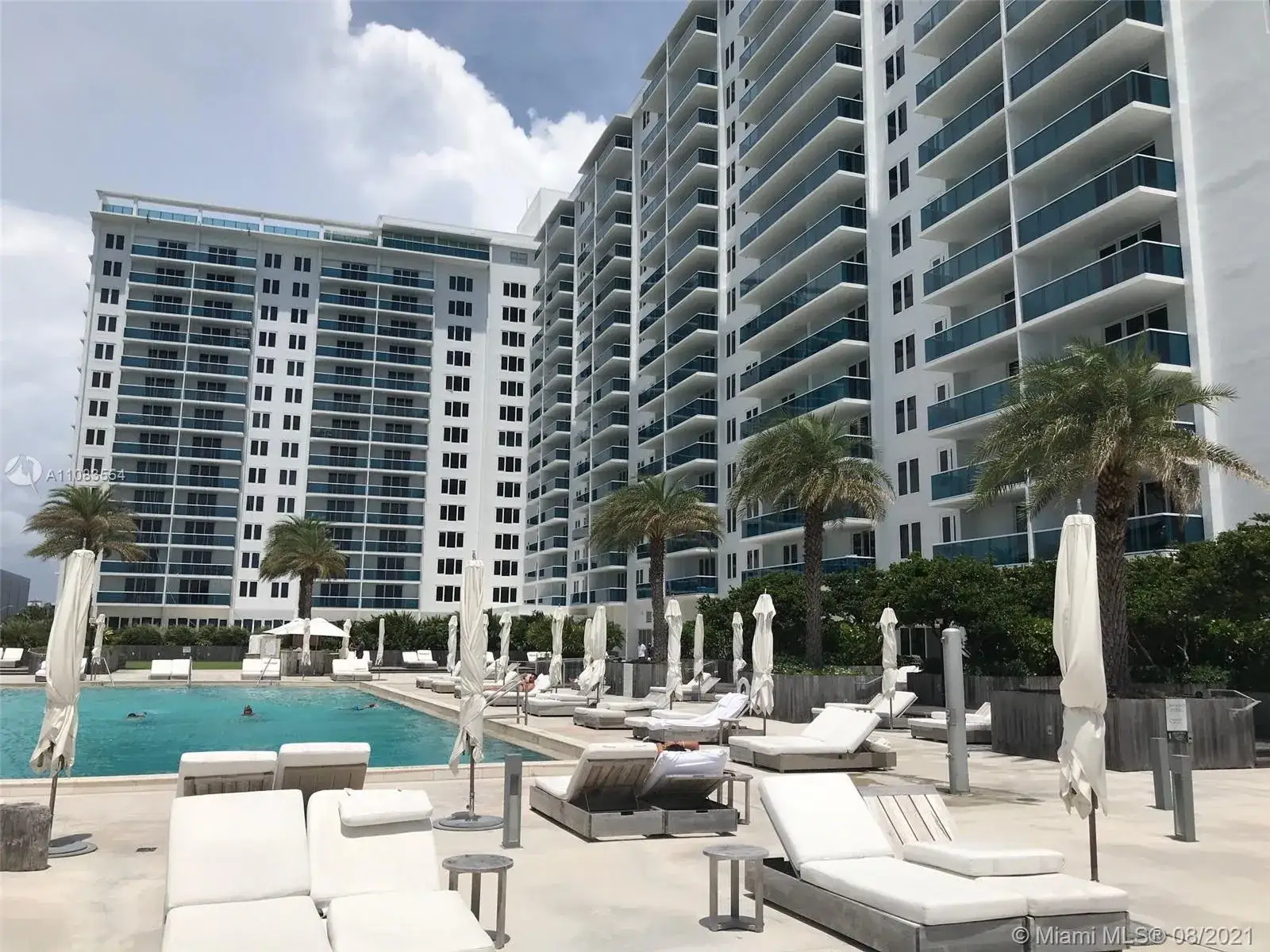 1 bedroom 1 bath Residential for sale at 2301 Collins Ave # 628, Miami Beach FL 33139