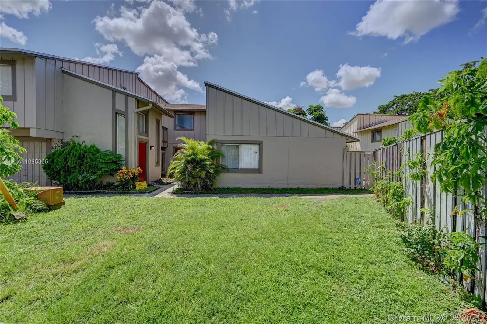 2 bedroom 2 bath Residential for sale at 5813 NW 21st St # C, Lauderhill FL 33313