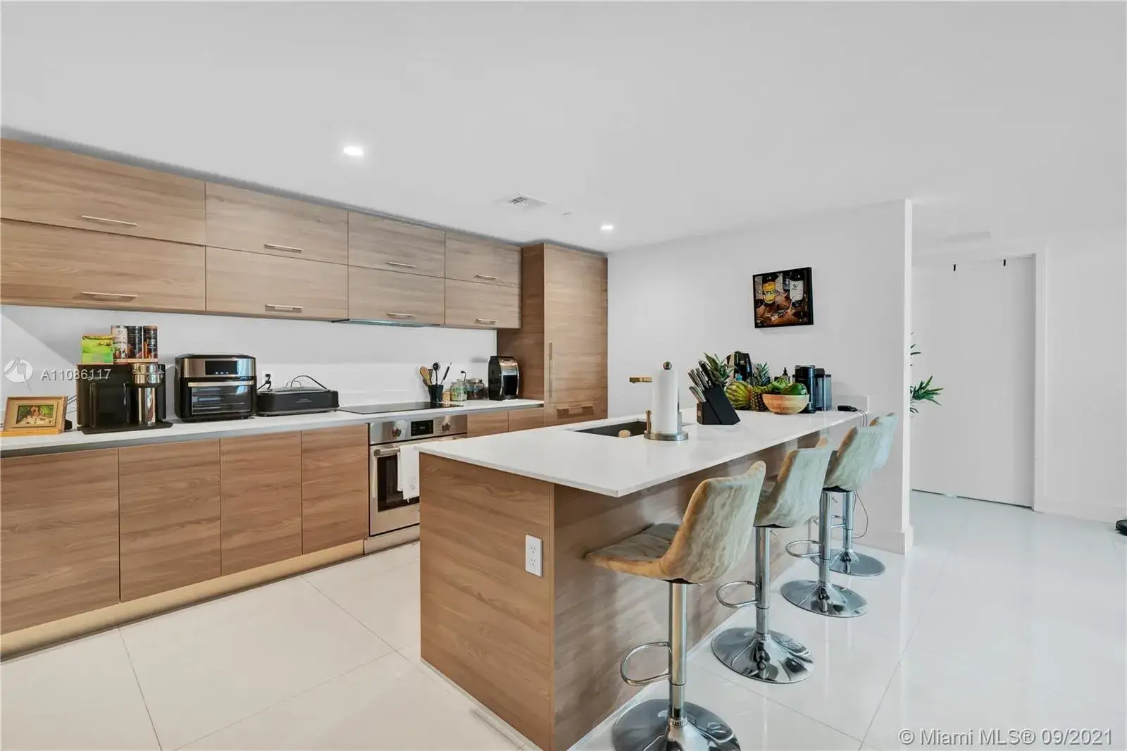 2 bedroom 2 bath Residential for sale at 1300 S Miami Ave # 1610, Miami FL 33130