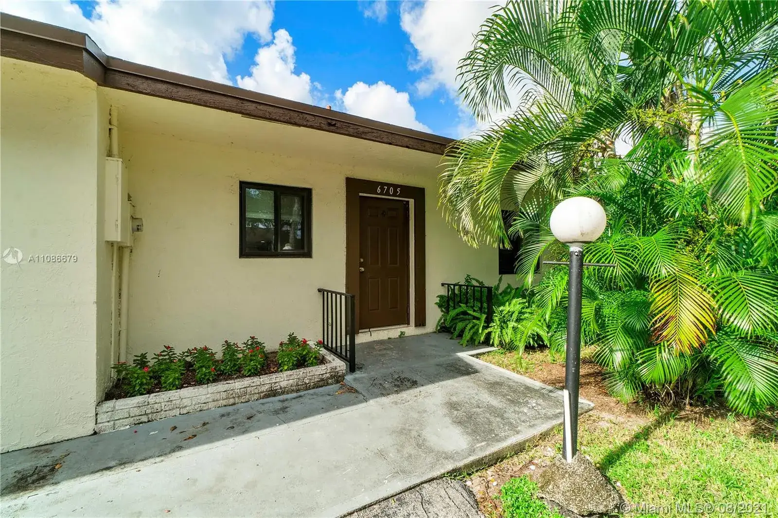 3 bedroom 2 bath Residential Lease for rent at 6705 S Parkway Dr # 10, Margate FL 33068