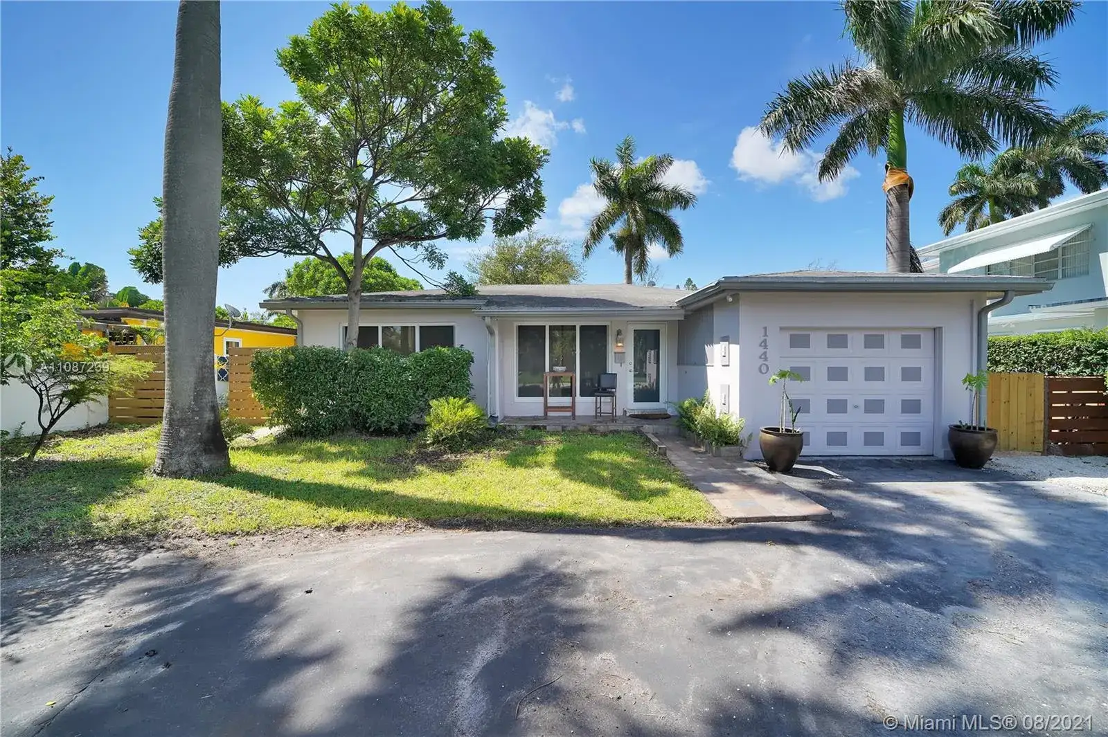 2 bedroom 2 bath Residential for sale at 1440 Grant St, Hollywood FL 33020