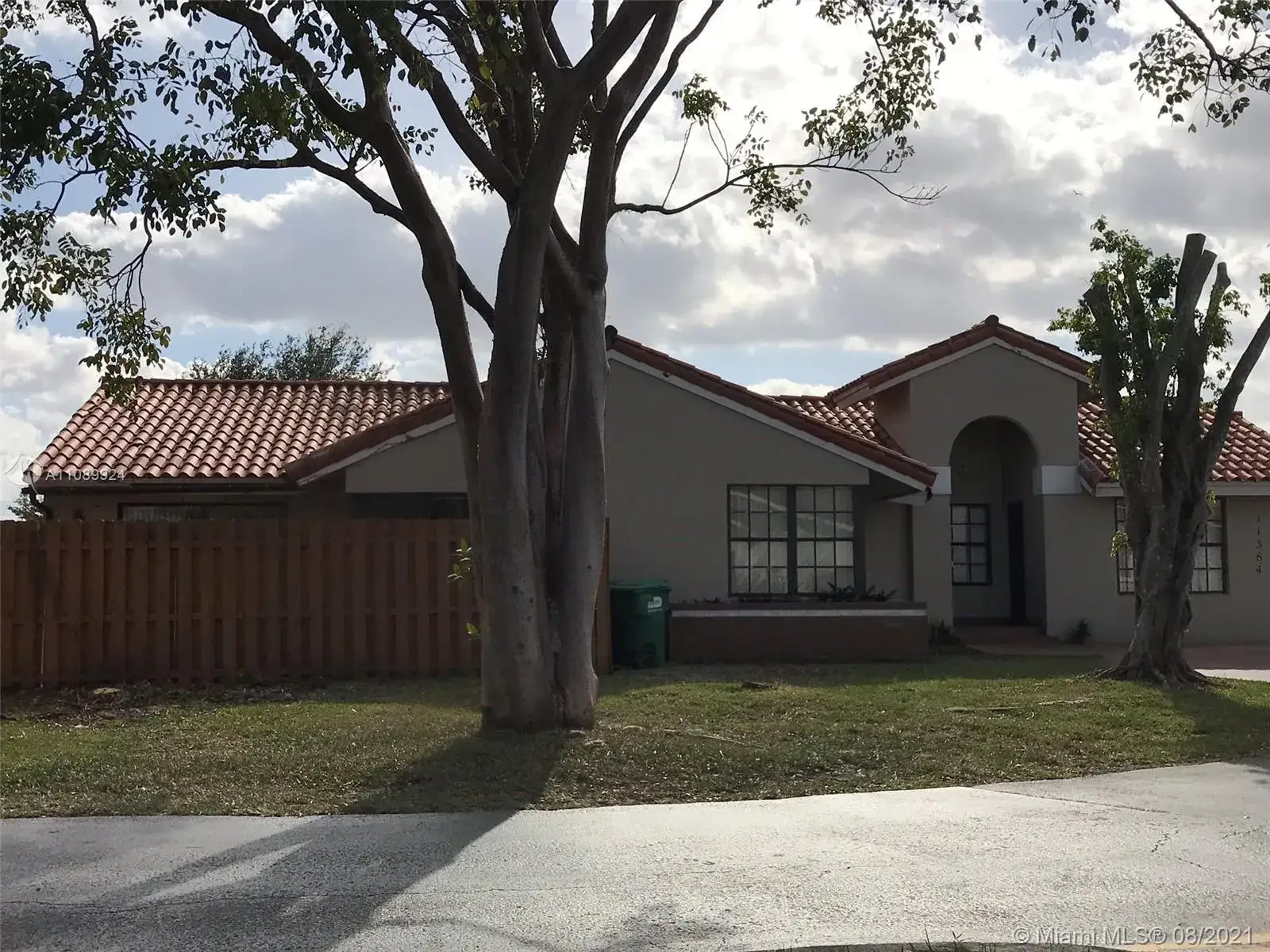 3 bedroom 2 bath Residential Lease for rent at 11384 SW 74th St, Miami FL 33173