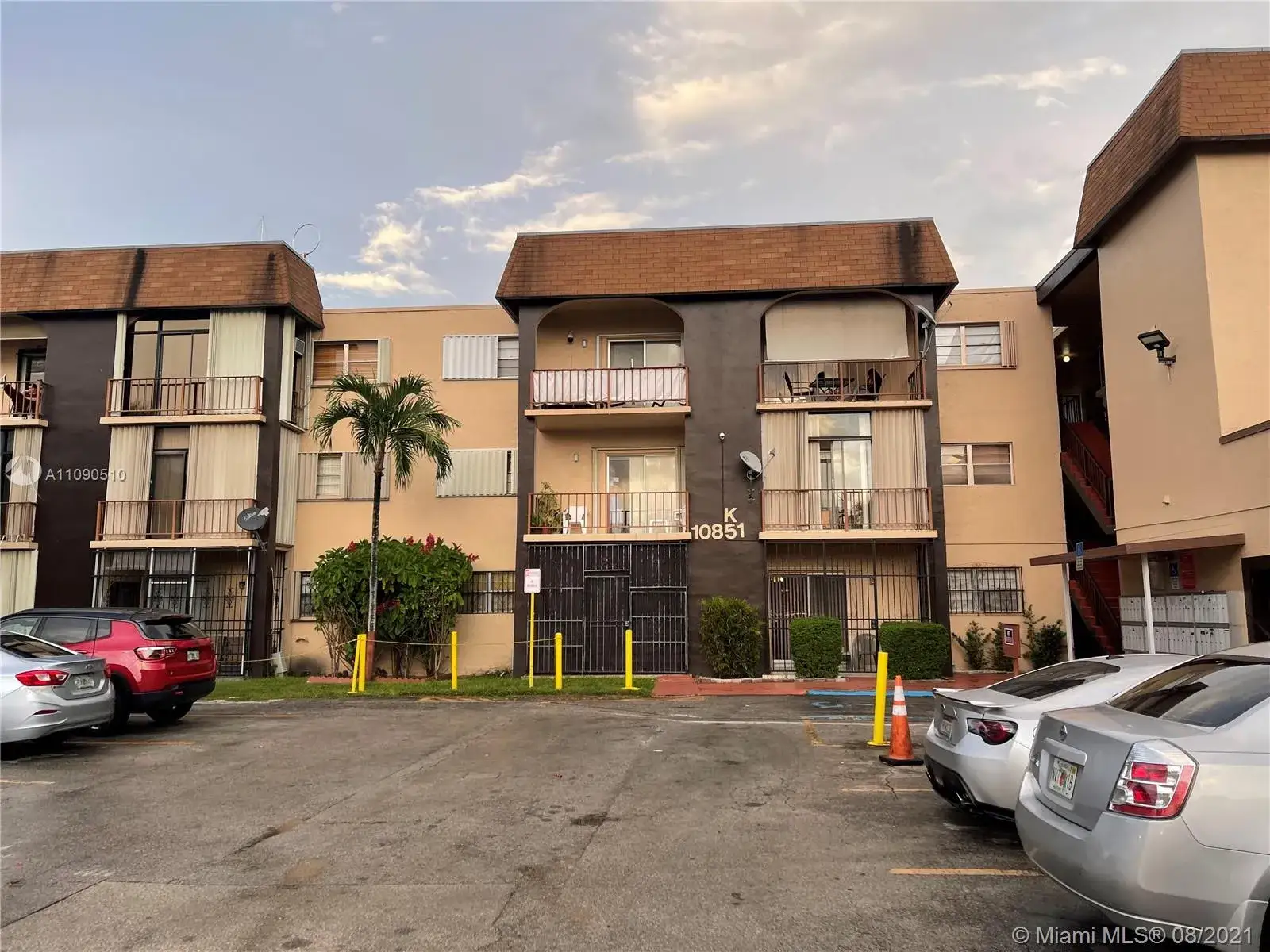 2 bedroom 1 bath Residential for sale at 10851 SW 2nd St # K105, Sweetwater FL 33174