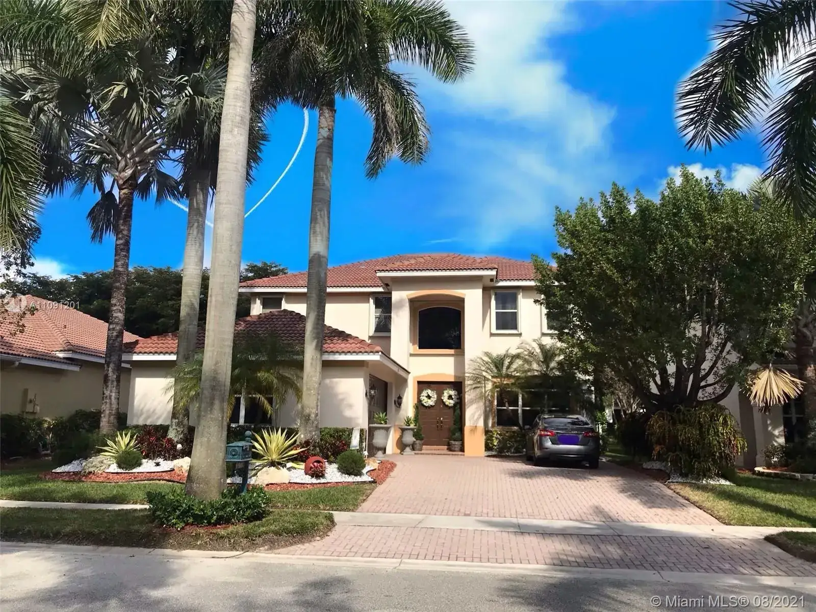 5 bedroom 4 bath Residential for sale at 1983 Harbor View Cir, Weston FL 33327