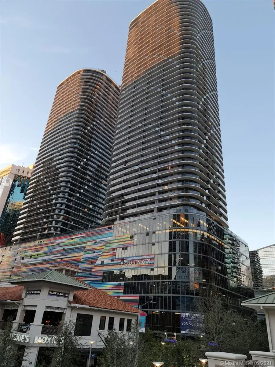 1 bedroom 1 bath Residential for sale at 55 SW 9th St # 2709, Miami FL 33130