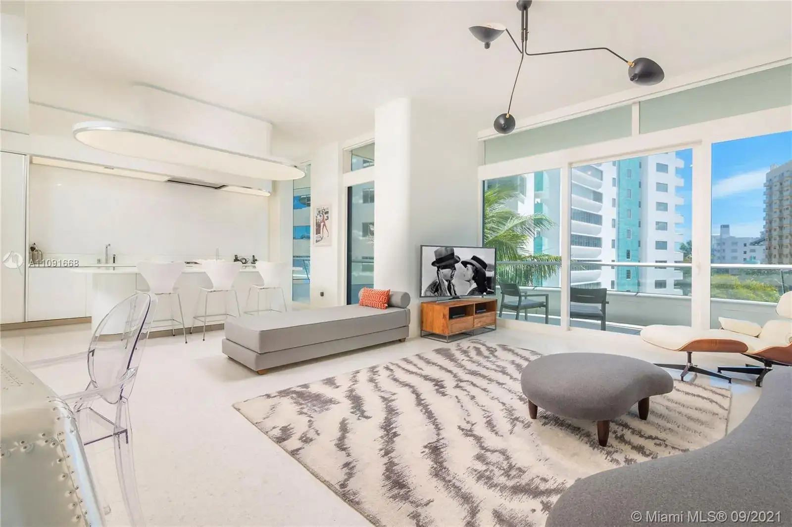 1 bedroom 2 bath Residential Lease for rent at 3315 Collins Ave # 4D, Miami Beach FL 33140