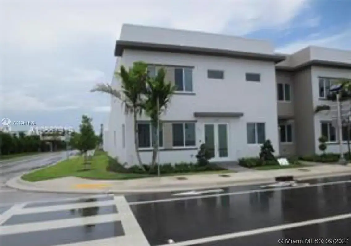 4 bedroom 3 bath Residential for sale at 6681 NW 104th Ave, Doral FL 33178