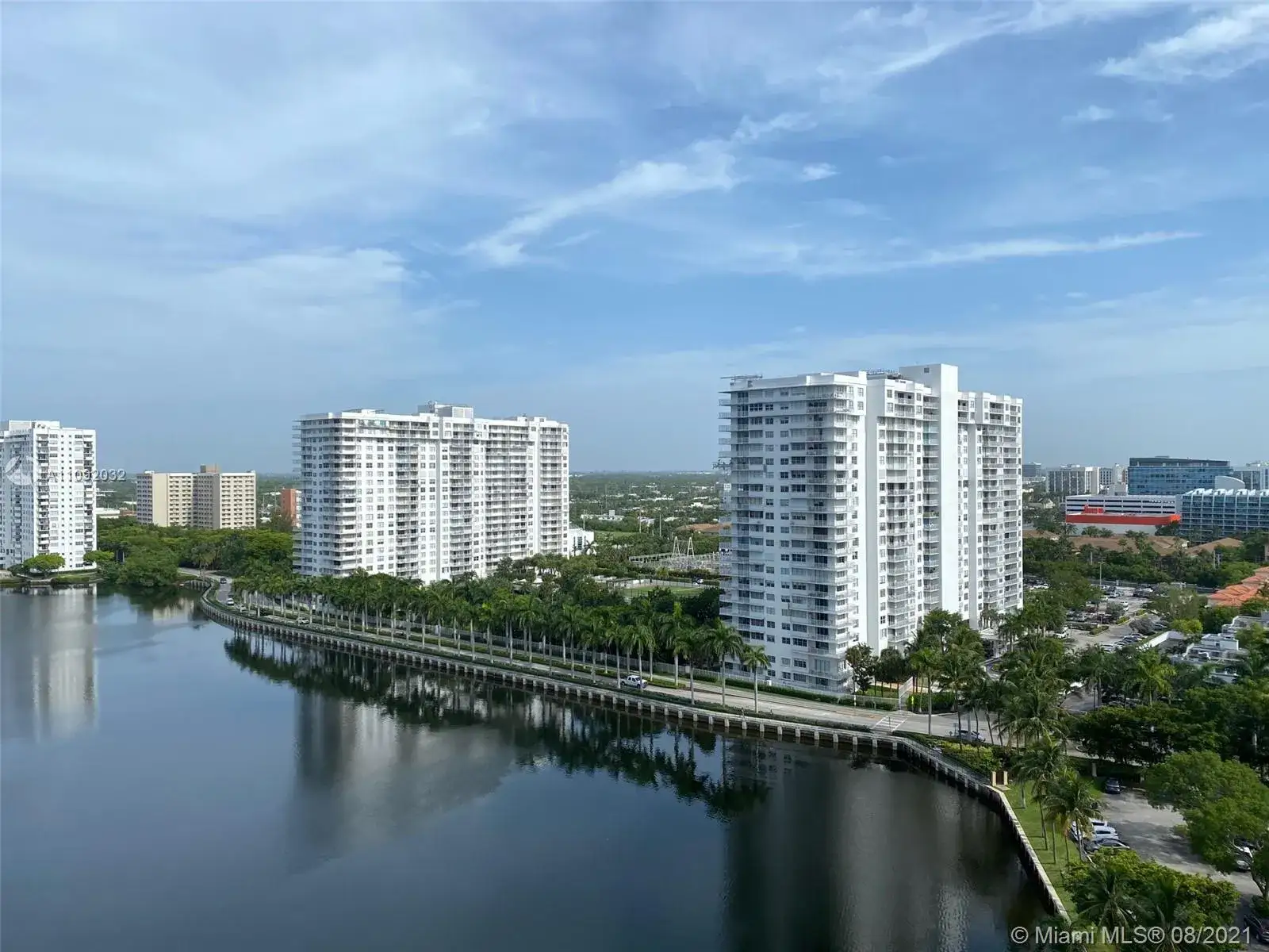 2 bedroom 2 bath Residential for sale at 18151 NE 31st Ct # 1714, Aventura FL 33160