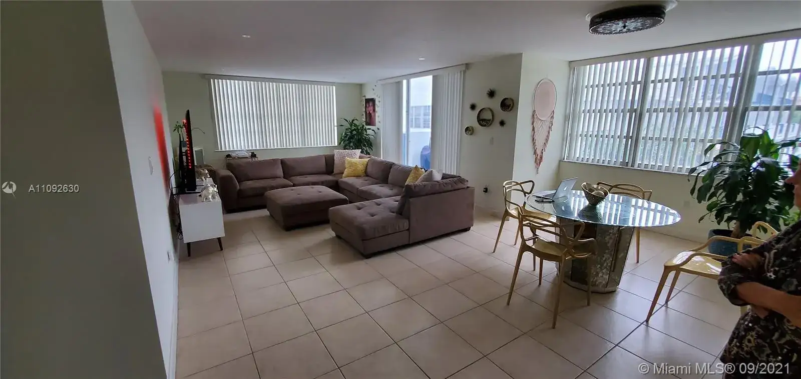 2 bedroom 2 bath Residential for sale at 2780 NE 183rd St # 302, Aventura FL 33160