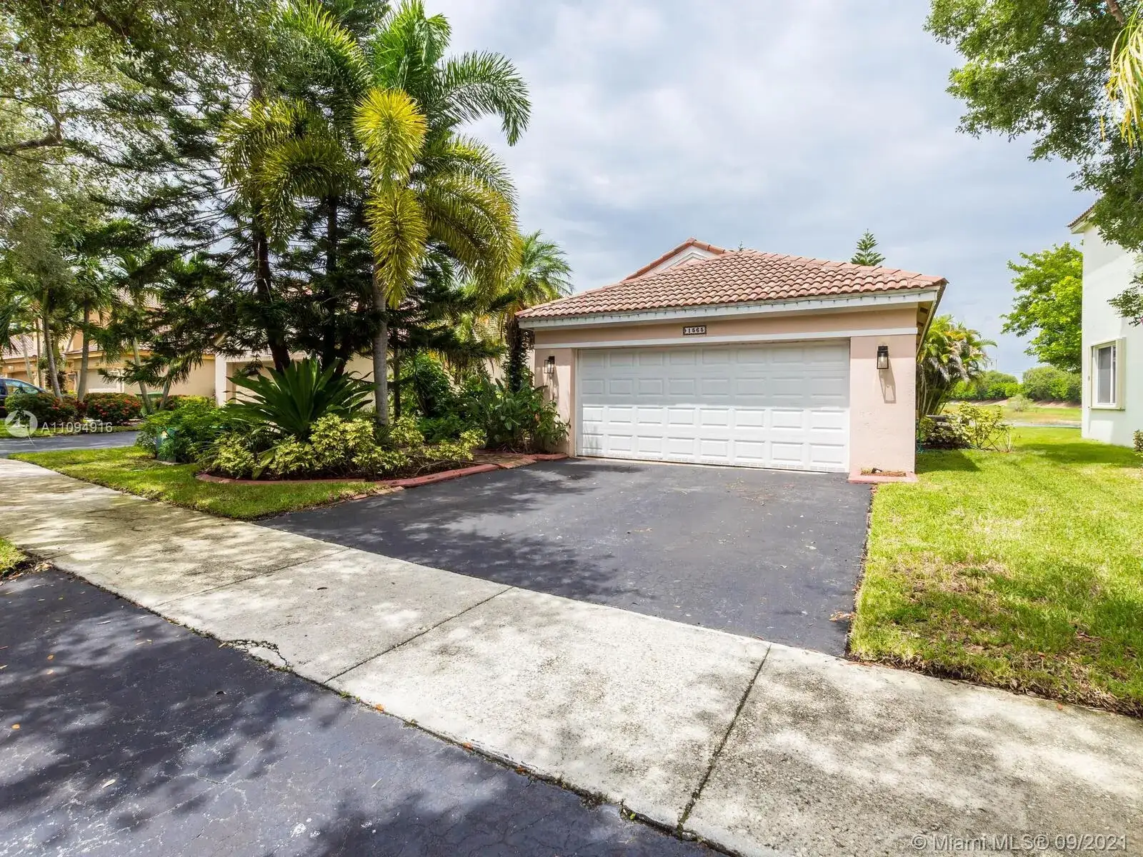 3 bedroom 2 bath Residential Lease for rent at 1565 Presidio Dr, Weston FL 33327